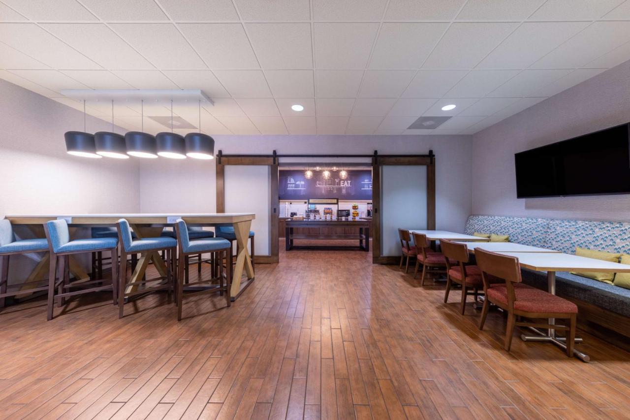 Hampton Inn Saint-Robert Exterior foto