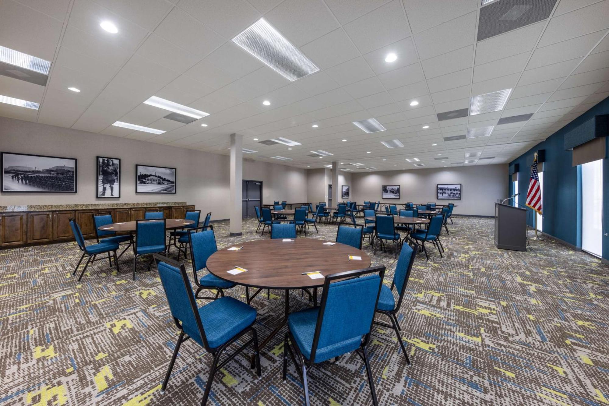 Hampton Inn Saint-Robert Exterior foto
